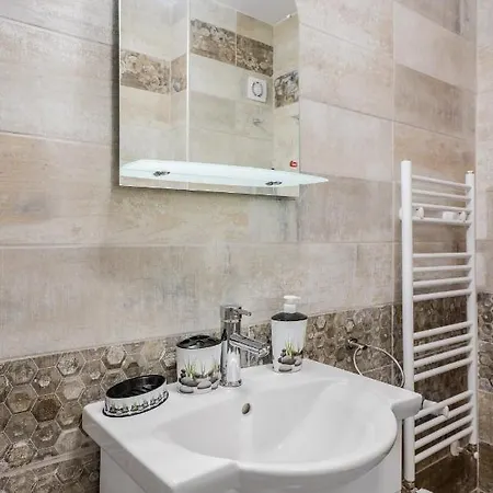 Private With Balcony In Center By Flat Mаnager סופיה