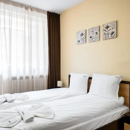 Private With Balcony In Center By Flat Mаnager Lägenhet *